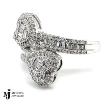 Cargar imagen en el visor de la galería, 10k white gold ladies diamond heart ring 0.55ctw