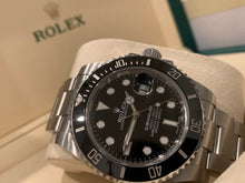 Cargar imagen en el visor de la galería, Preowned Rolex 116610LN Stainless Steel Submariner 40mm Black Dial Ceramic