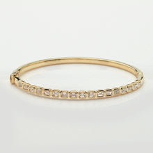 Cargar imagen en el visor de la galería, 14KY 1.85CTW EMERALD DIAMOND SINGLE ROW BANGLE