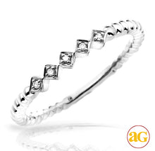 Cargar imagen en el visor de la galería, 14KW 0.05CTW DIAMOND BEADED STACKABLE BAND